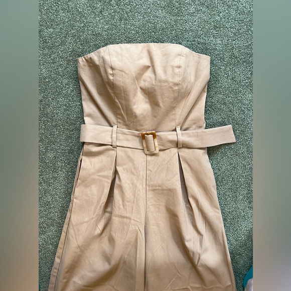NWT LINEN BEIGE STRAPLESS JUMPSUIT WITH ADJUSTABLE BELT AND RUCHED ELASTIC BACK - Picture 2 of 9
